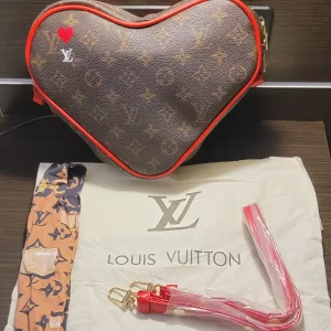 Louis VUITTON Coeur Heart Bag Game on Monogram